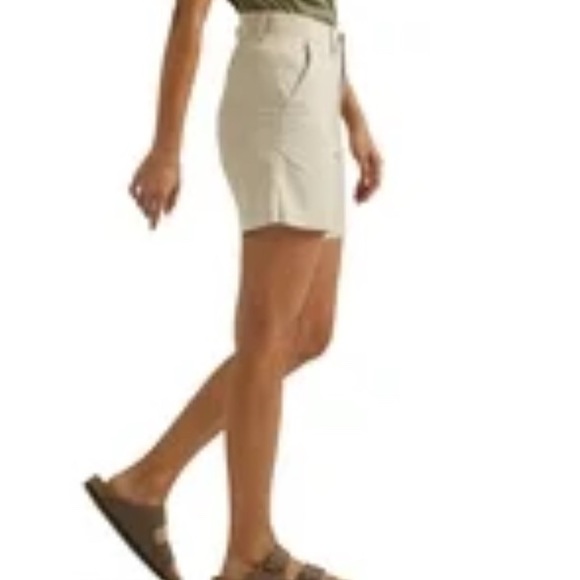 LEE WOMEN’S REGULAR FIT CHINO WALKSHORT. SIZE 10 - Picture 2 of 9